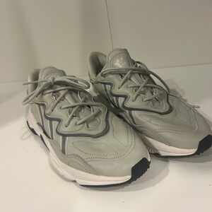 Adidas Light Gray Sneakers with Dark Accents